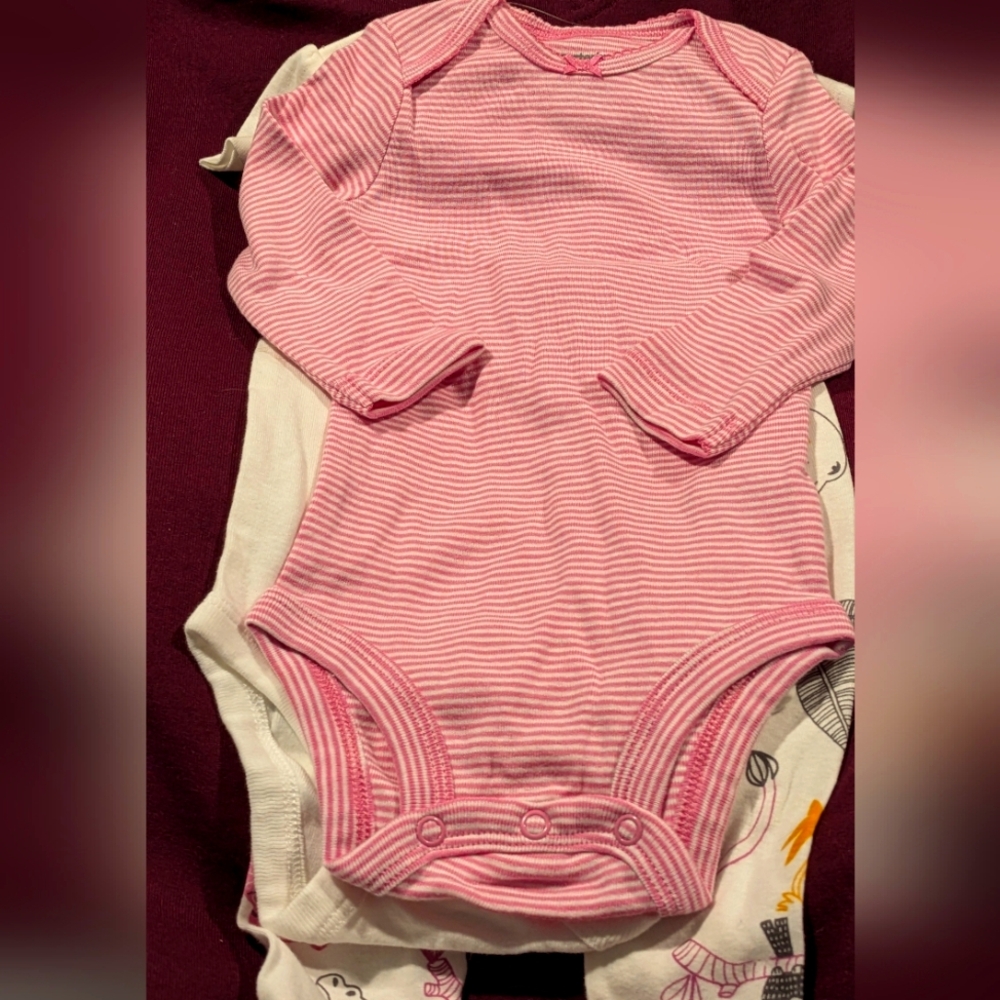 Baby Girl's (3) Three piece outfit. NWT Size 6 months